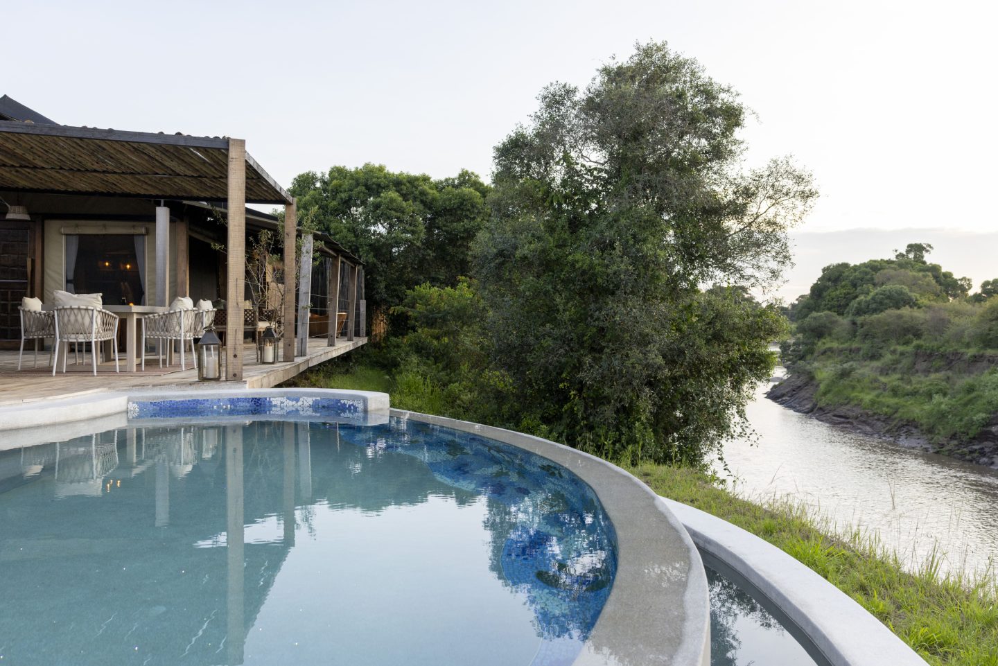 An infinity pool with its edge open to forest below